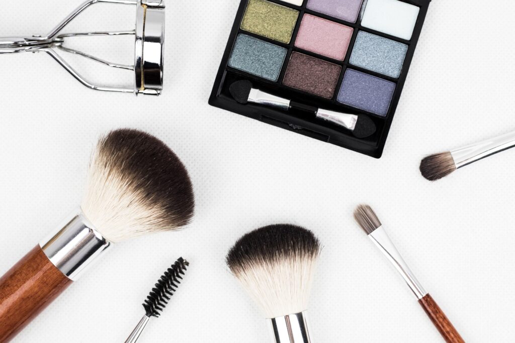 A revenda de cosméticos é um nicho que continuou sendo atrativo, mesmo após o advento da internet e do surgimento das compras online. Imagem: Pixabay