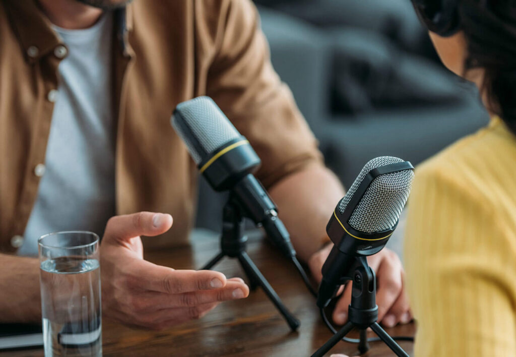 Os melhores podcasts de investimentos para ouvir em 2023