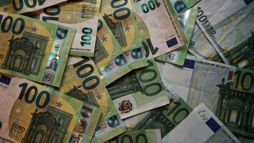 C6 Bank tem taxas de conversão menor para Dólar e Euro