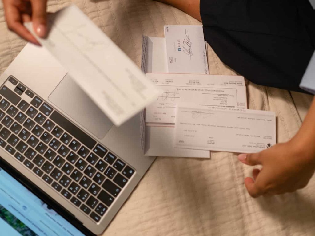 Facilite sua Vida Financeira: Saiba Como Usar o Cartão de Crédito para as Contas de Luz!